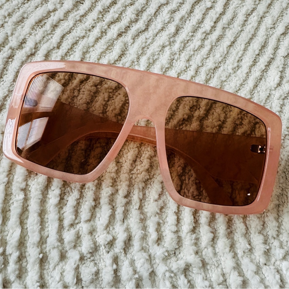 🔥BUNDLE ME🔥Oversized Pink Square Fashion Sunglasses Perfect for Any Season - Picture 1 of 6